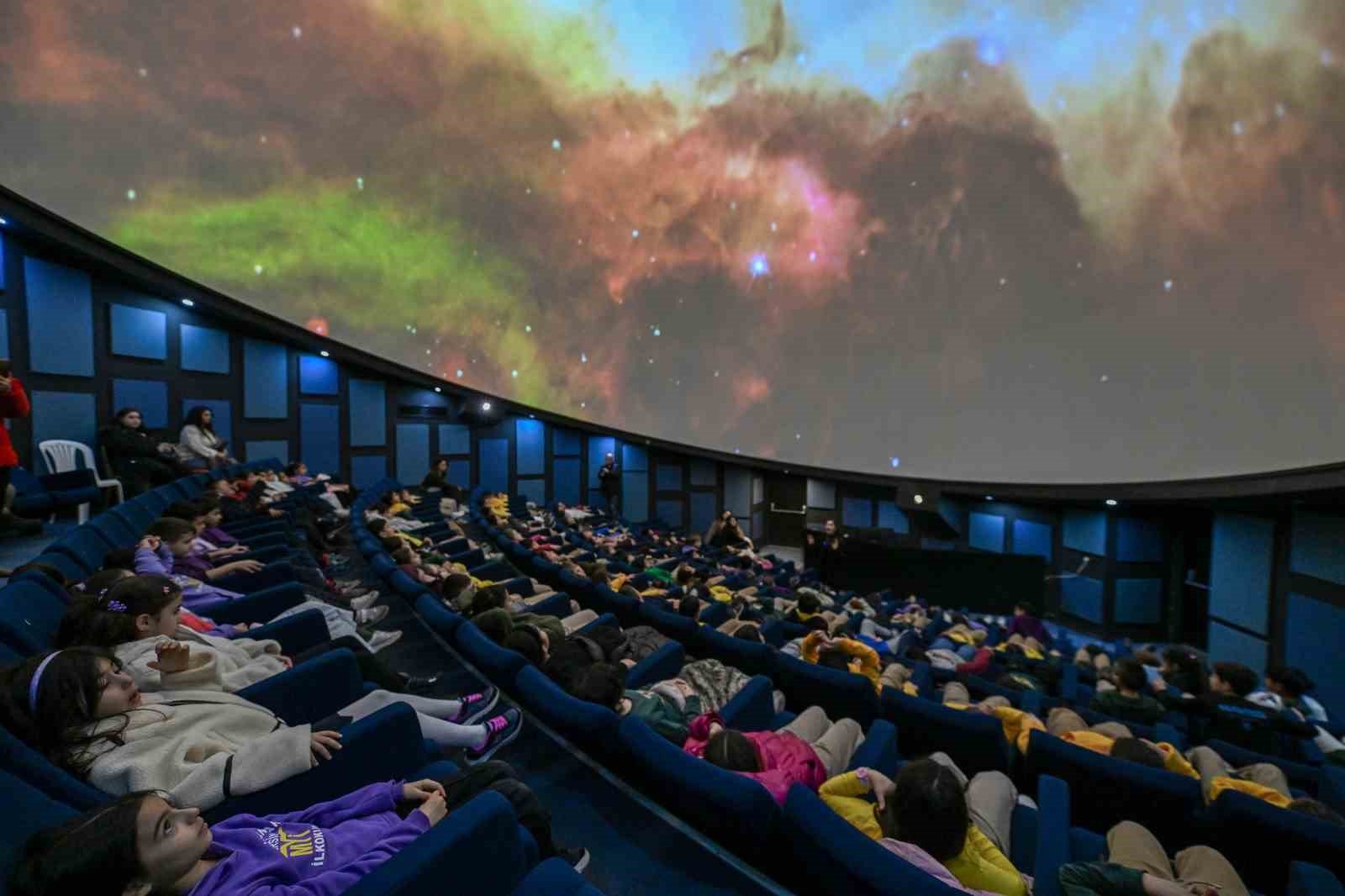 Mercan Bilim Merkezi planetaryumu çocukları evrenle buluşturuyor