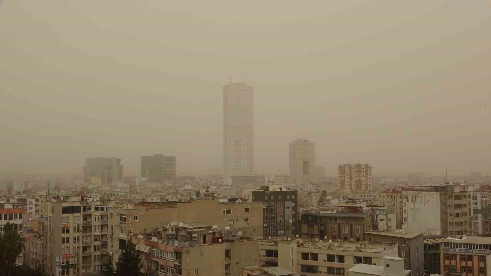 Mersin ve ilçelerinde toz taşınımı etkili oldu