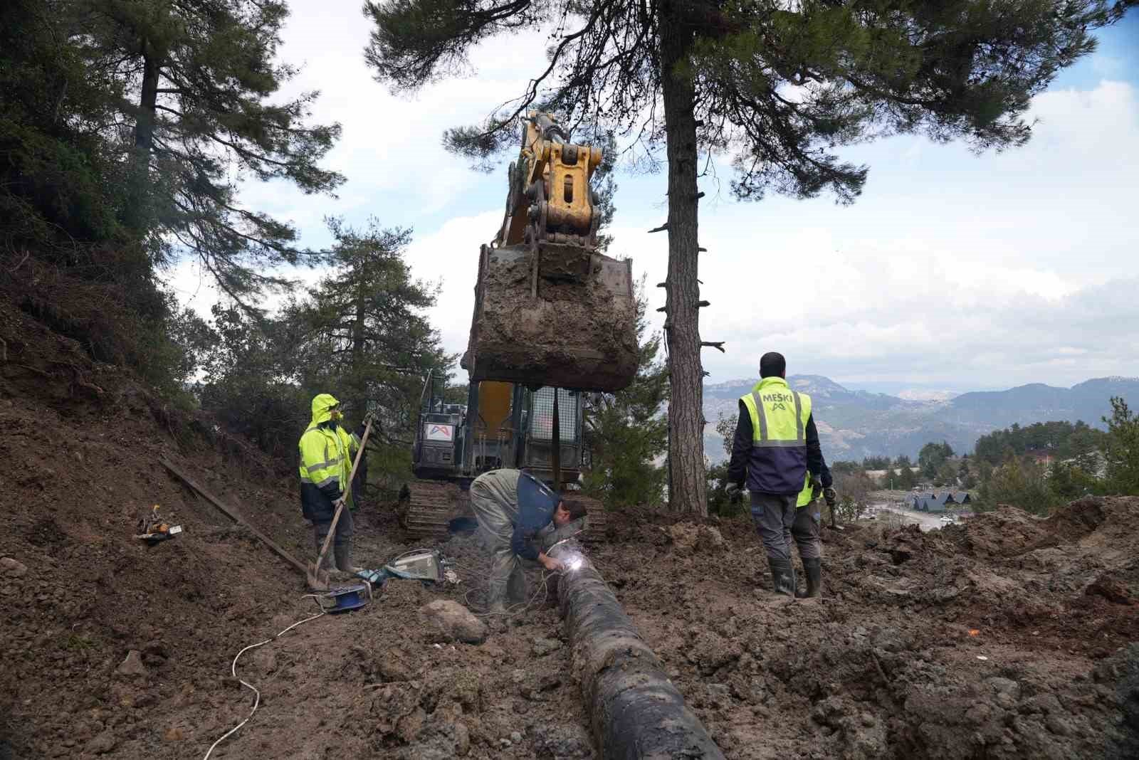 Mersin'de heyelan bölgesinde hasar gören içme suyu hattı onarıldı