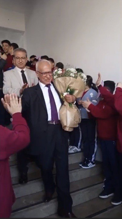 Osmaniye'de 43 yıllık eğitim neferine duygusal uğurlama