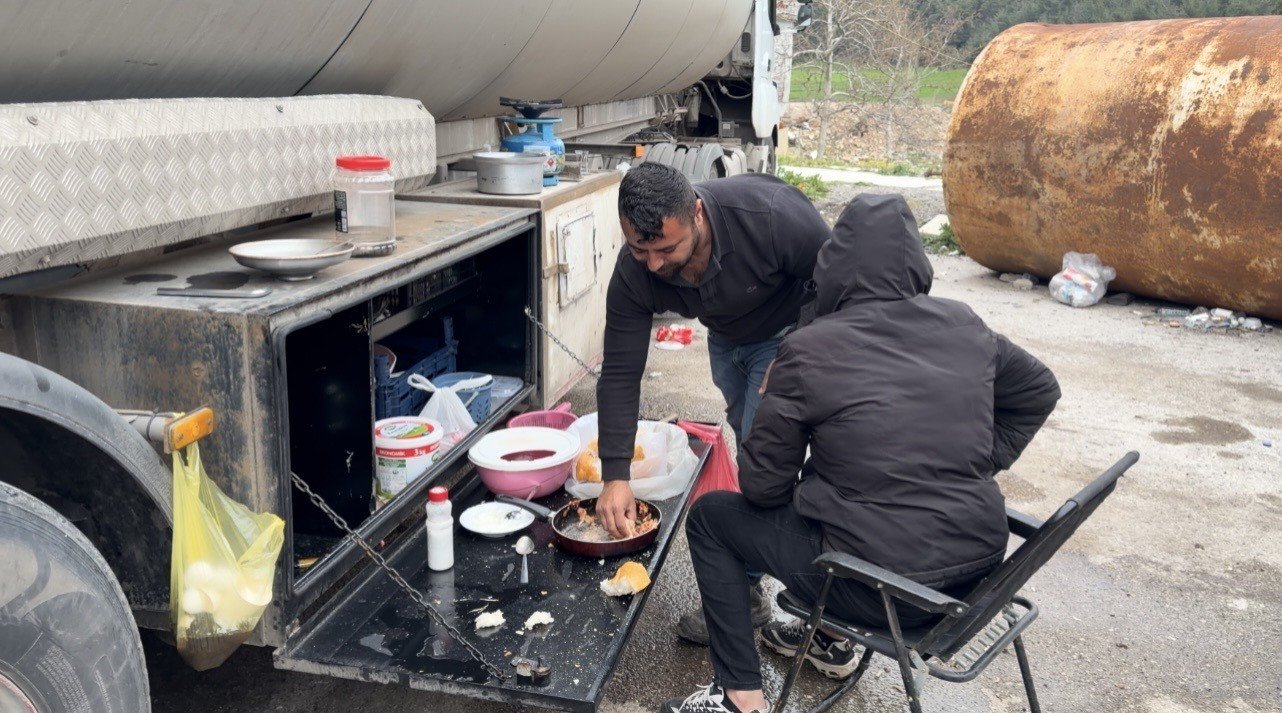 Osmaniye'de şoförlerin zorlu nöbeti: 12 gündür yükler boşaltılmadı