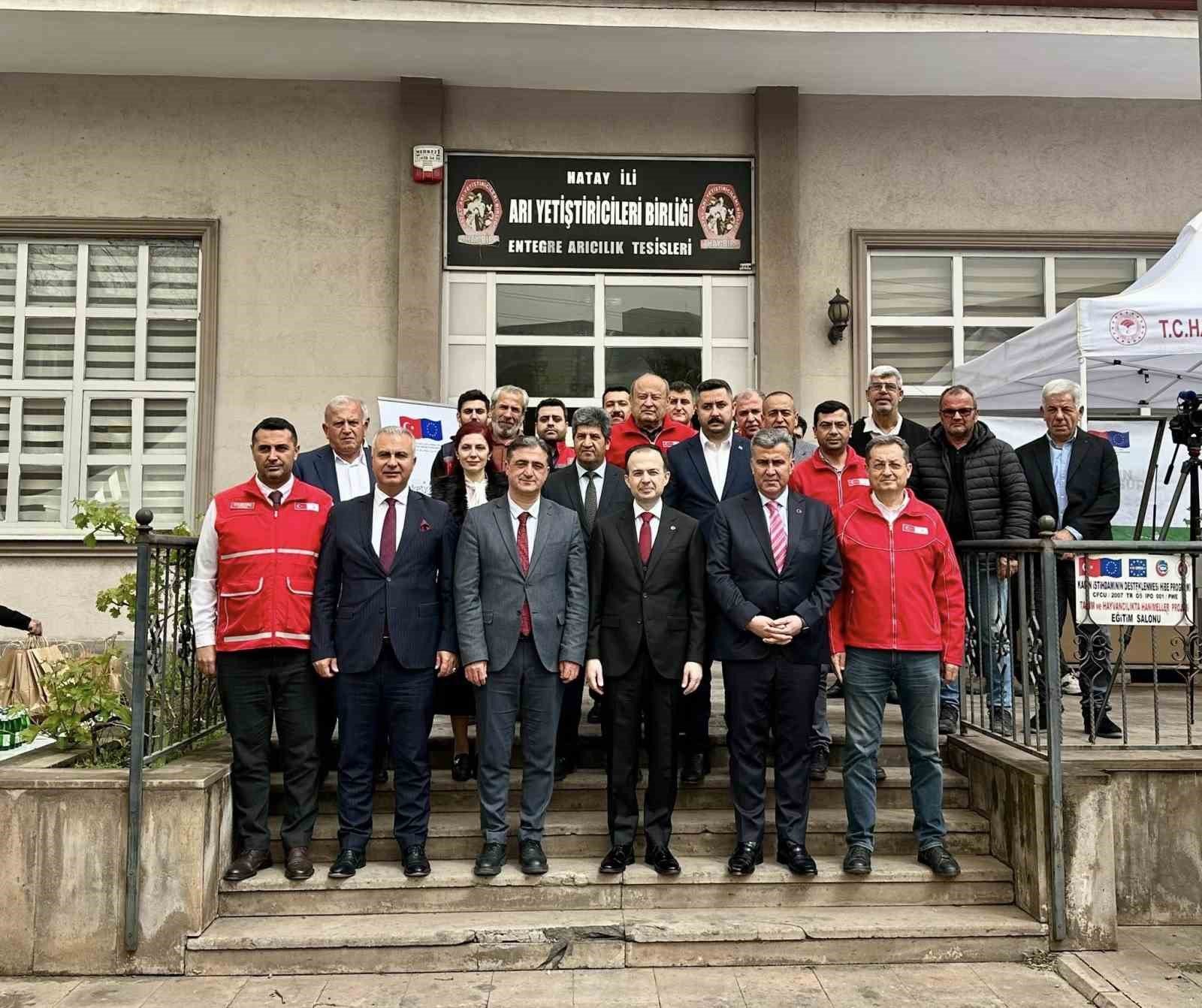 Payas'ta arıcılara malzeme desteği sağlandı