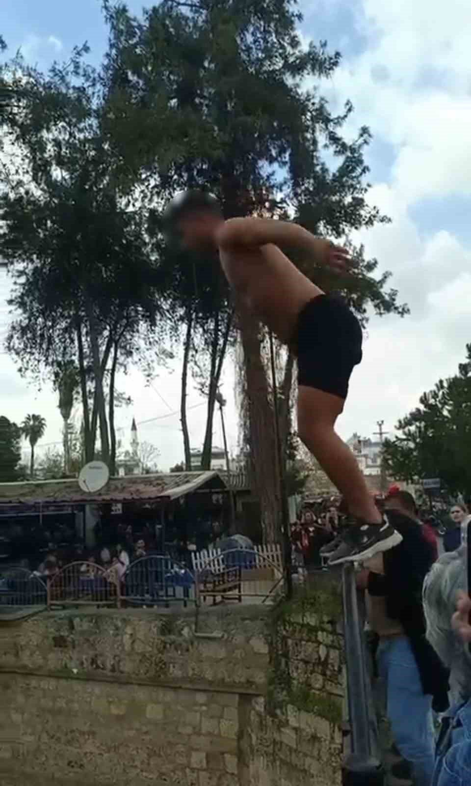 Şelalede suya atlayan kişiye ceza