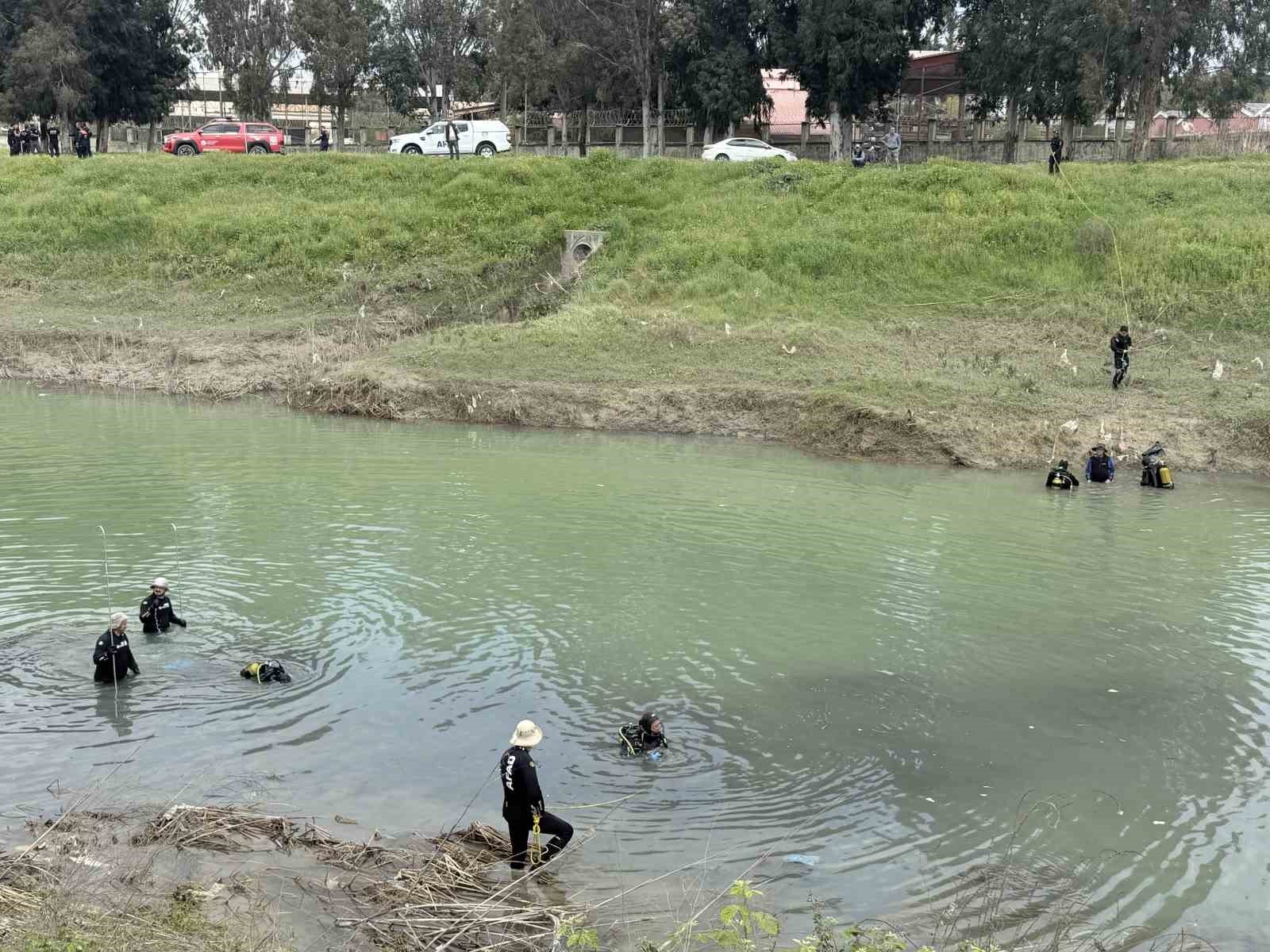 Tarsus'ta ırmakta kaybolan genci arama çalışmaları sürüyor