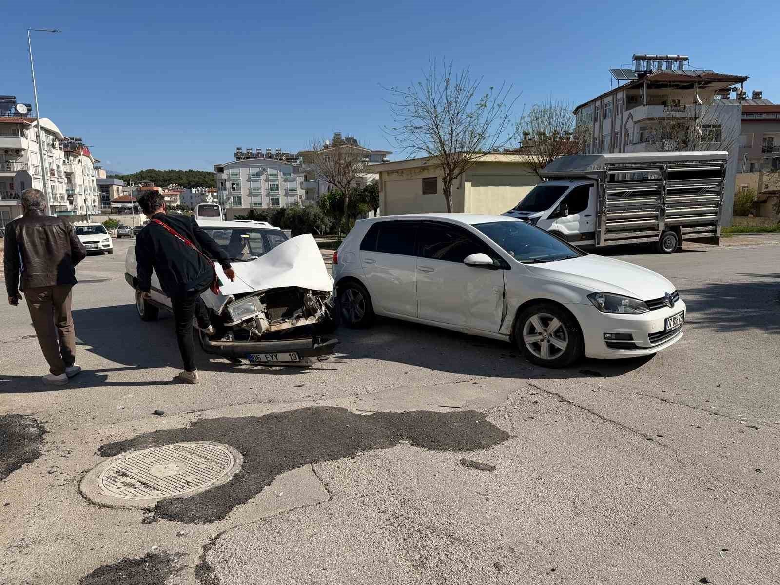Trafik kazası ucuz atlatıldı, ehliyetini yenilemeyen sürücüye ceza yağdı