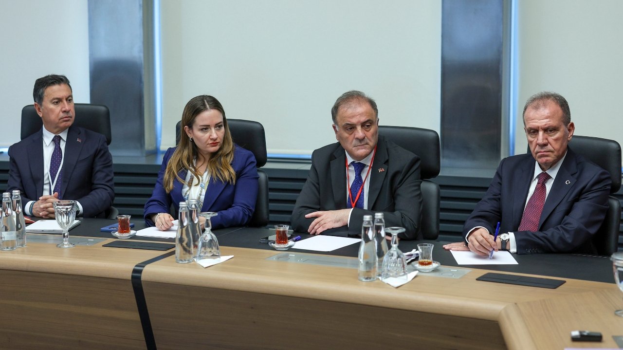 Seçer’den Sert Mesaj: “Siyasi Tarihin En Zor Dönemi”