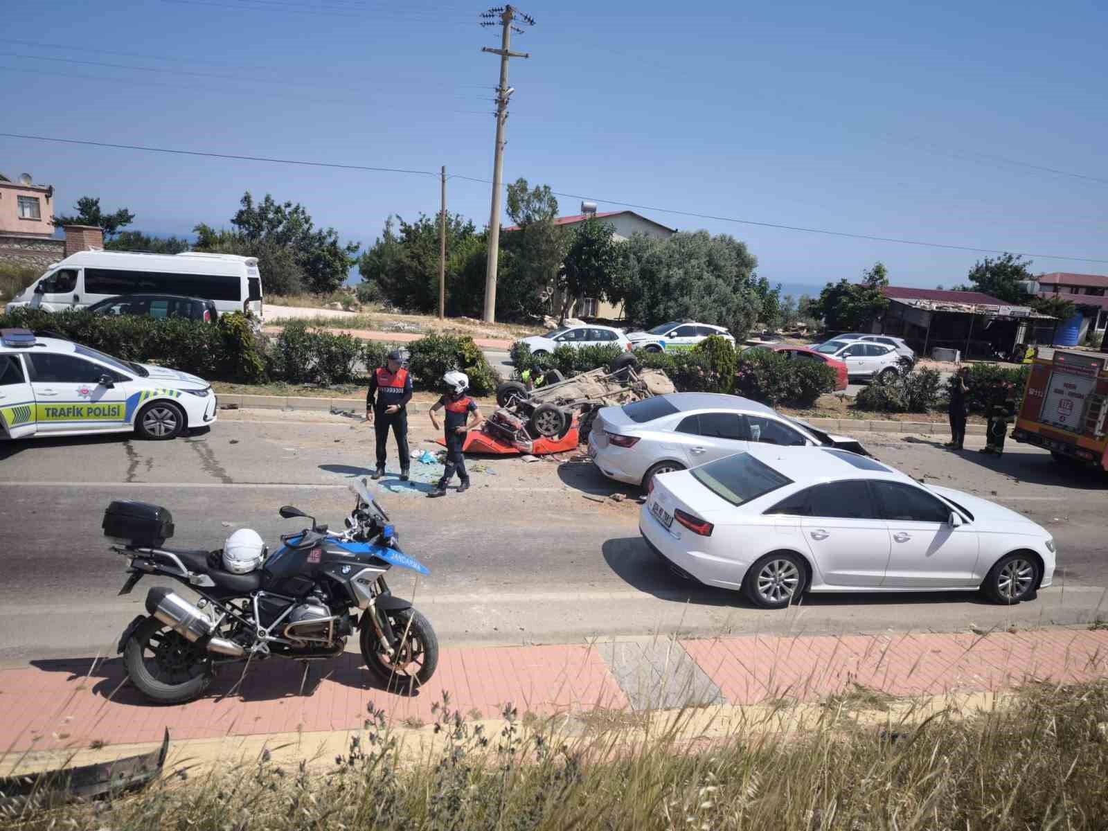 Erdemli'de 4 otomobil birbirine girdi: 1 yaralı