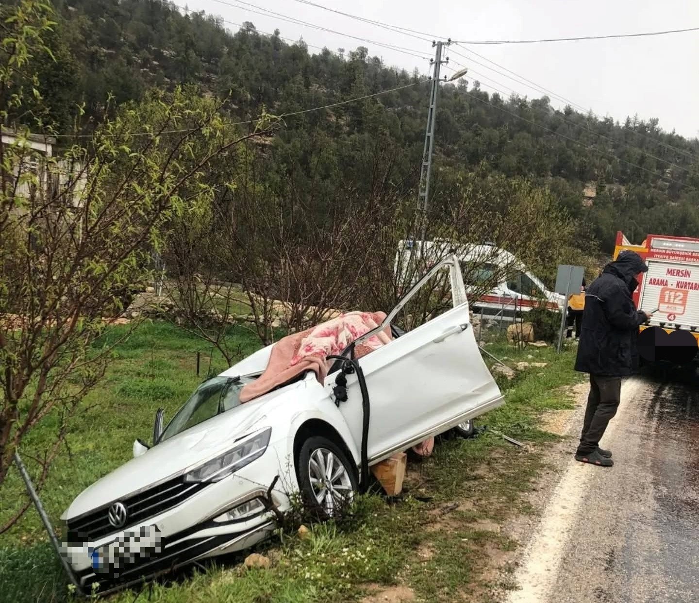 Mersin'de otomobil ile tır çarpıştı: 1 ölü, 2 yaralı