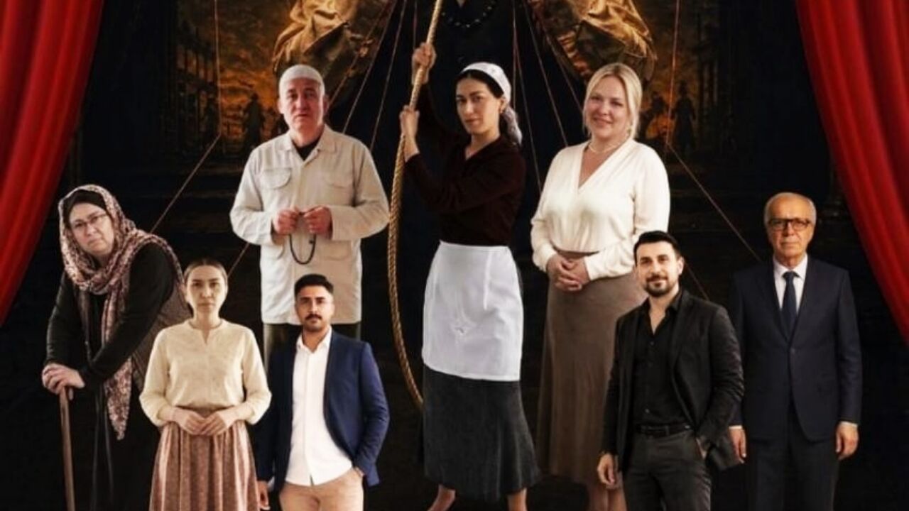 İşin İçinde İş Var Mersin’de ayakta alkışlandı