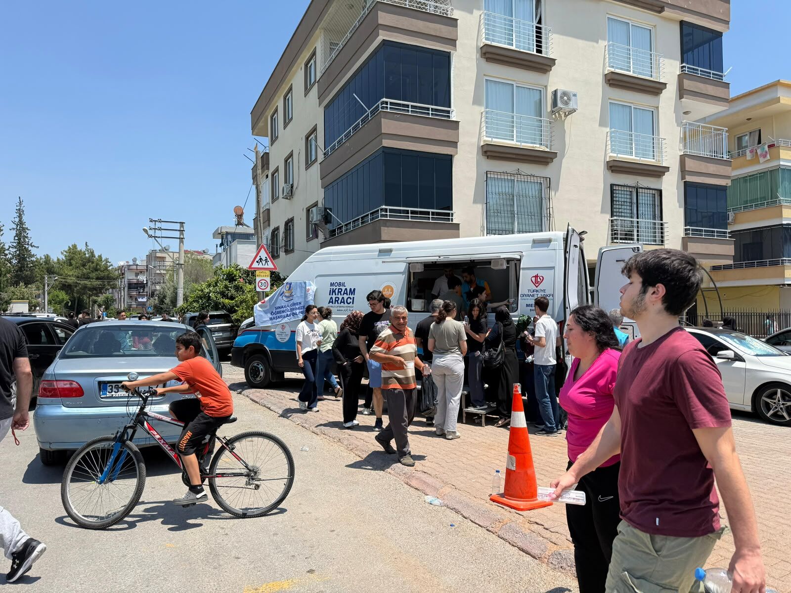 Toroslar’da Sınav Sonrası "İkram" Molası