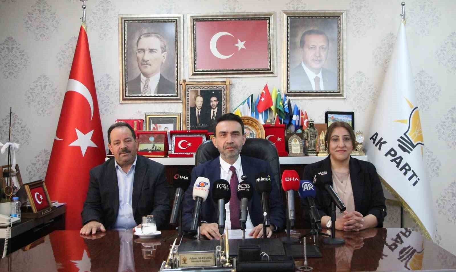 AK Parti Mersin'de sahaya indi hedef 160 bin üye