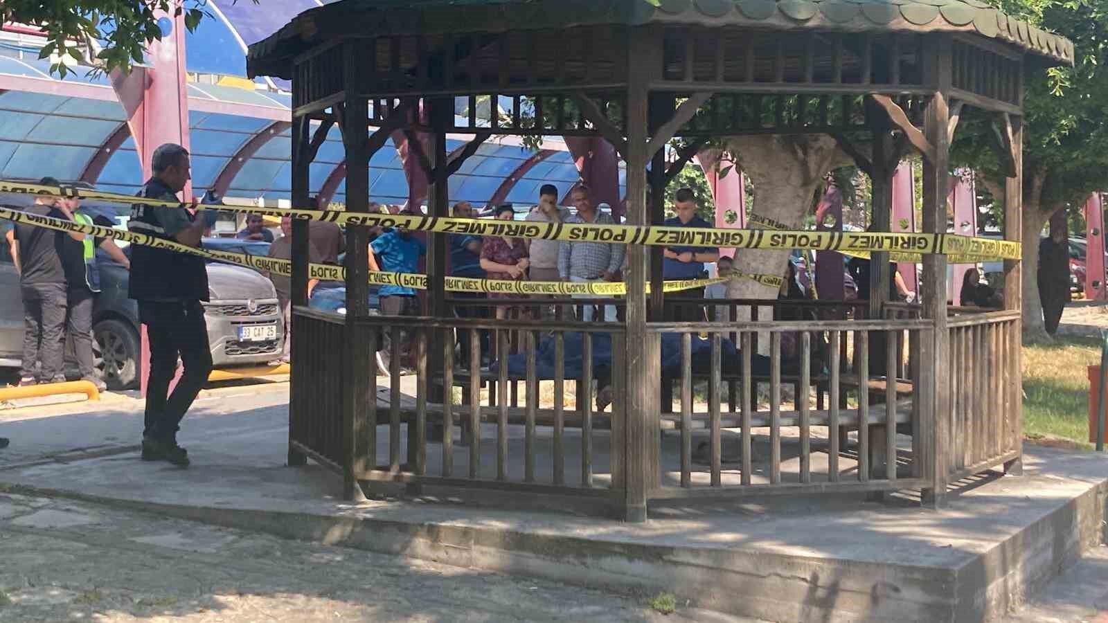 Mersin'de şüpheli ölüm: Parkta cansız bedeni bulundu