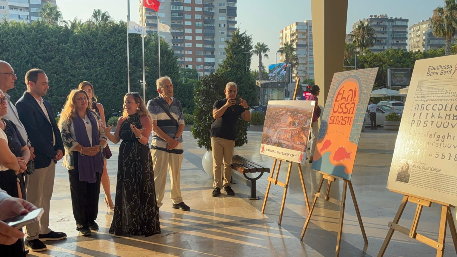 'Antik İzlerin Grafik Dili' sergisi Mersin Marina'da kapılarını açtı