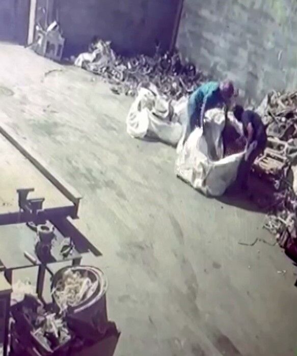 Yüzlerinde maskeyle gelip 250 bin TL'lik bakır çaldılar