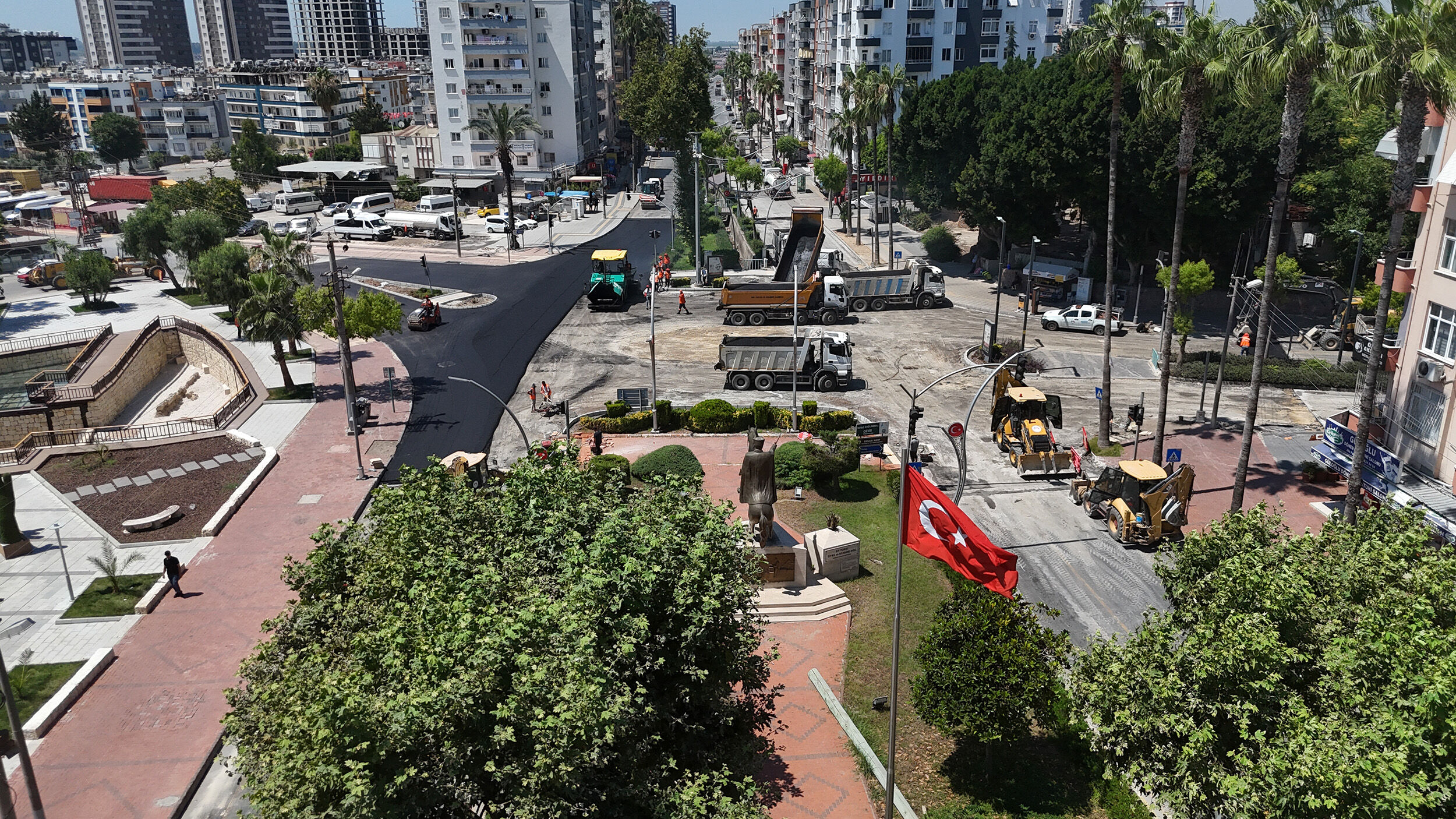 Büyükşehi̇r’den Tarsus Trafi̇ği̇ne Nefes Aldiran Kavşak Düzenlemesi̇ (2)