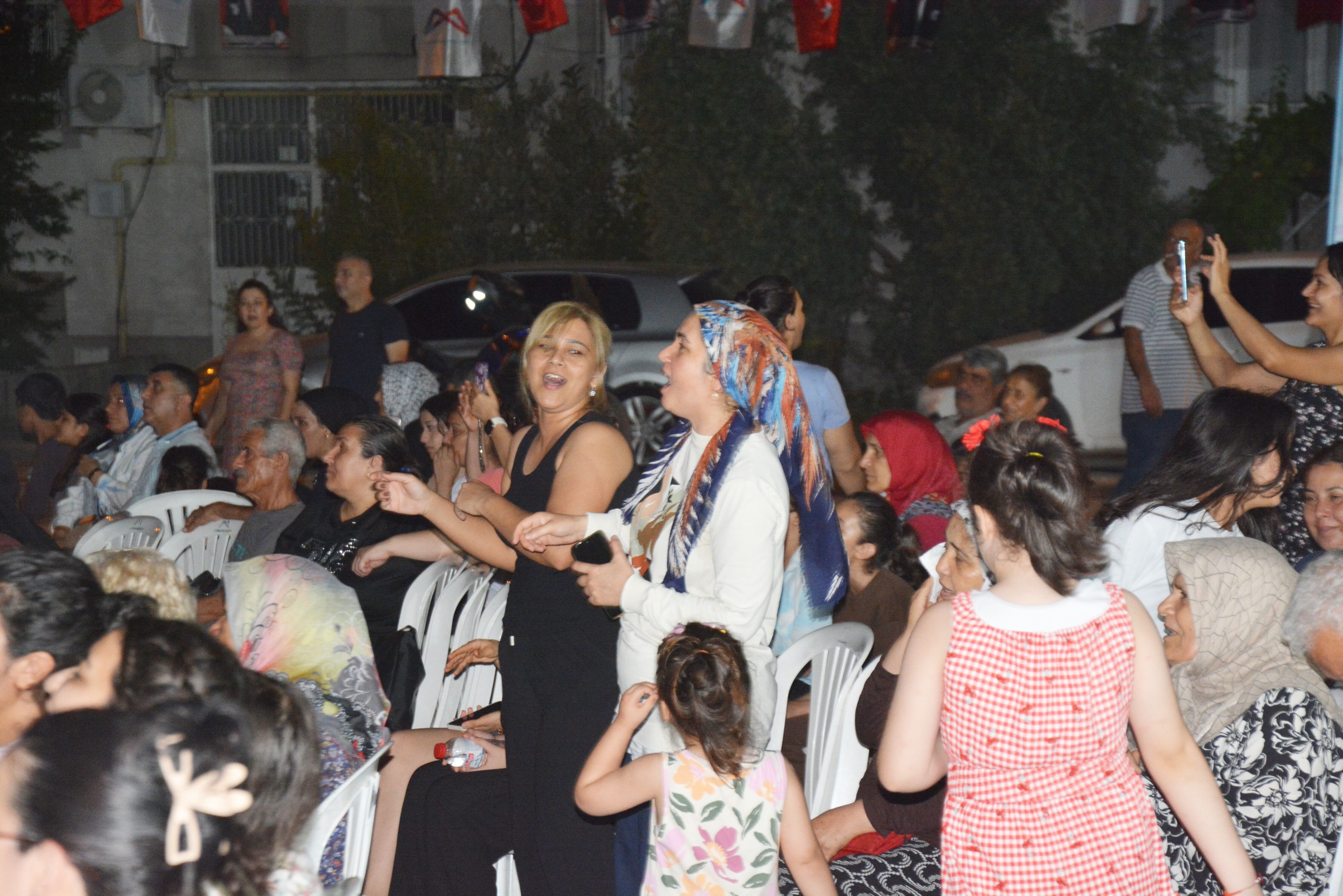 Büyükşehi̇r’i̇n Sanatçilari Yayladan Sahi̇le Mersi̇n’i̇n Her Yeri̇nde (13)