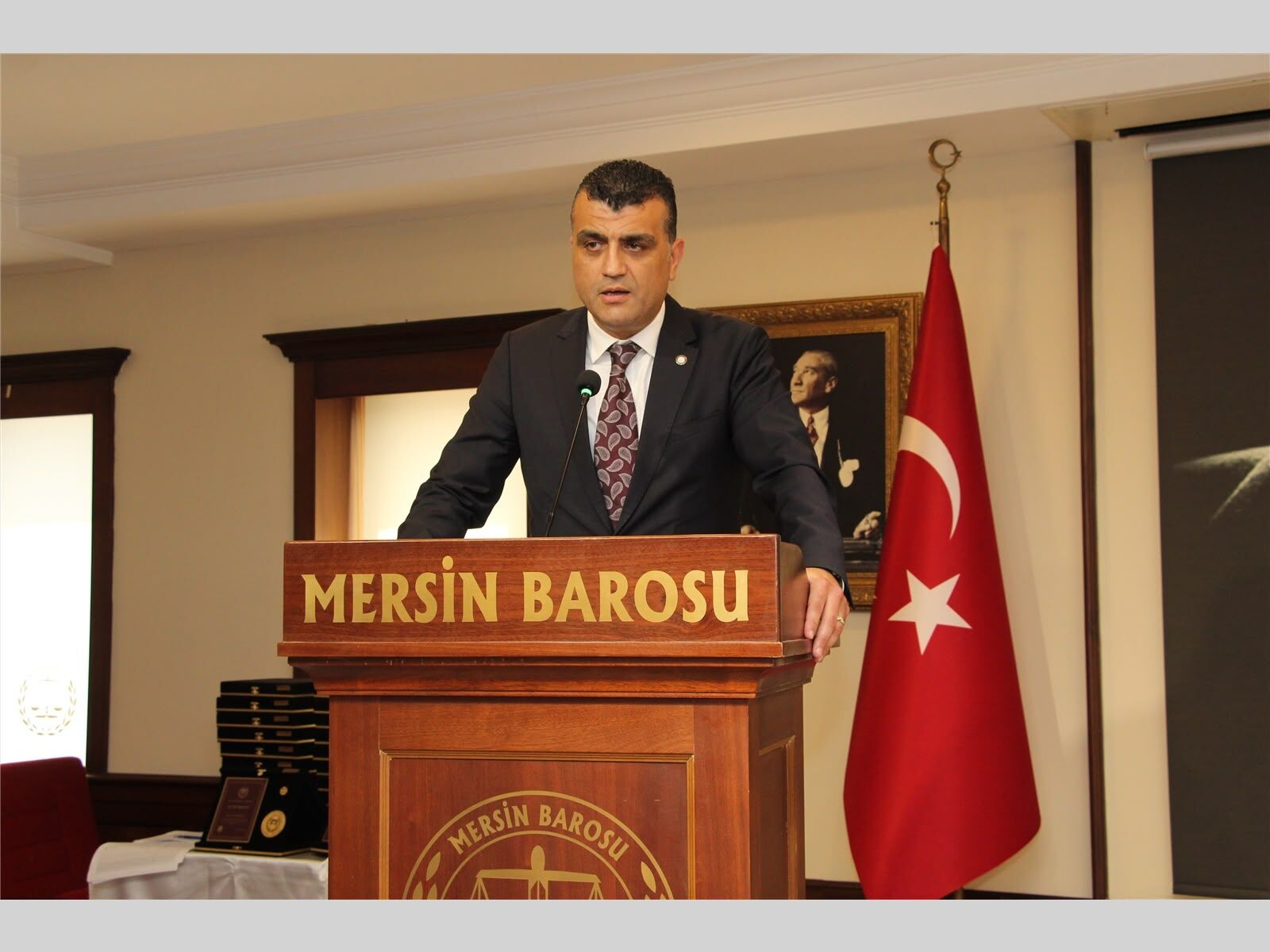 Mersin Barosu'nda seçim öncesi istifa depremi