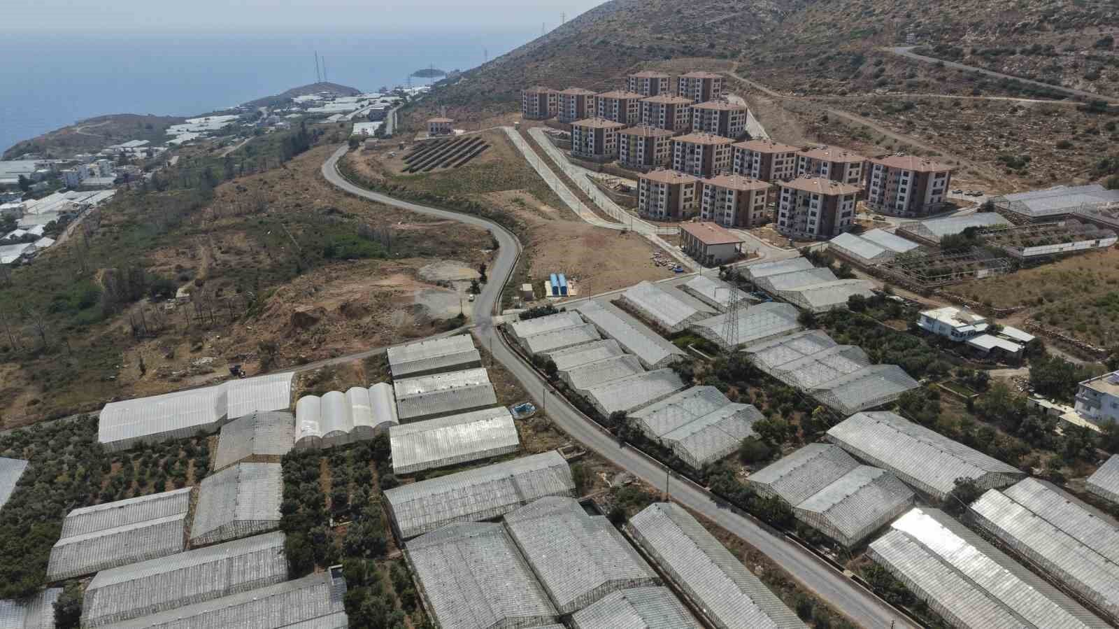 Aydıncık'ta bozulan yol yenilendi, ulaşım rahatladı