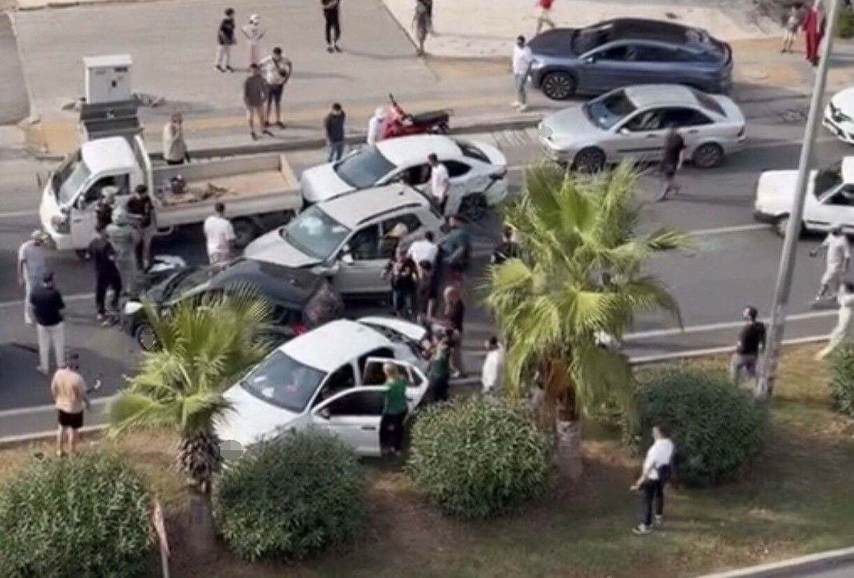 Mersin'de 7 araçlı zincirleme kaza: 3 yaralı