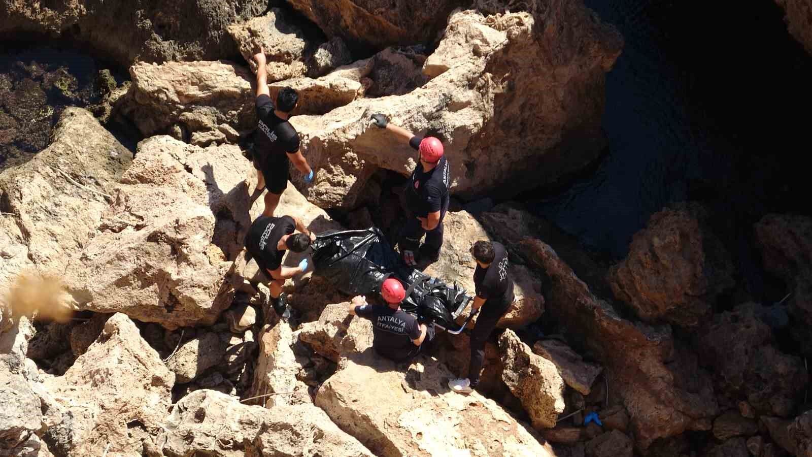Antalya'da kayıp olarak aranan kadının cansız bedeni 35 metrelik falezlerin dibinde bulundu