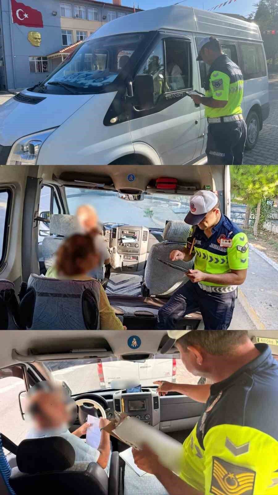 Antalya'da okul servislerine jandarma denetimi: 8 araç trafikten men edildi