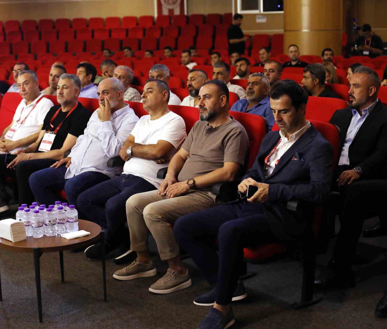 Antalyaspor A.Ş.'de yeni yönetim kurulu göreve geldi