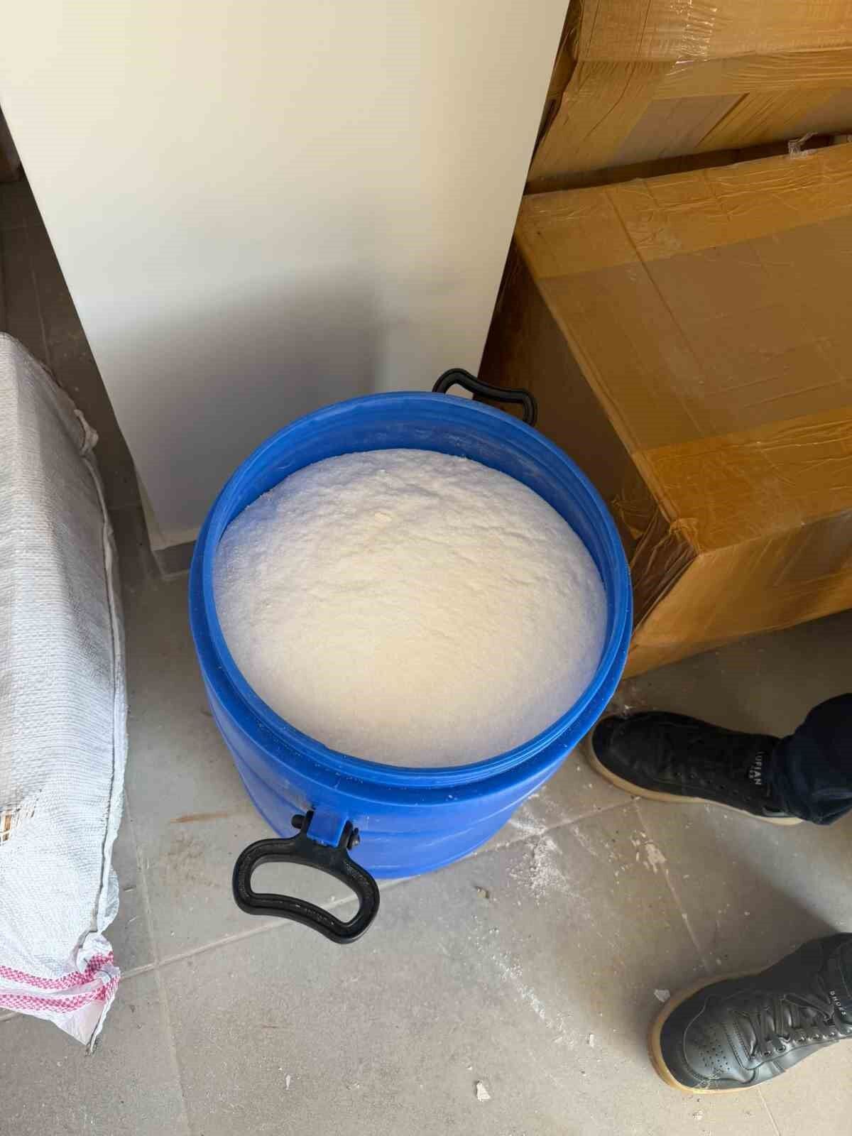 Mersin'de depodan 6 milyon boş kapsül ve 1 ton 250 kilo uyuşturucu ham maddesi çıktı