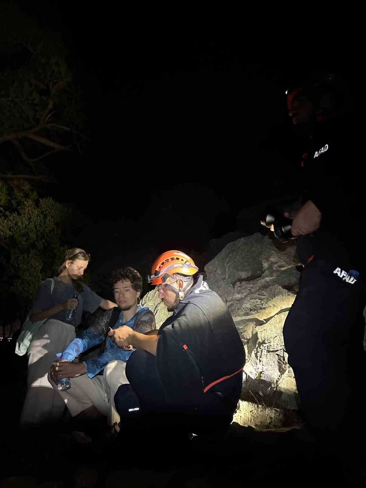 Ormanlık arazide kaybolan 2 Rus turisti AFAD ekipleri kurtardı