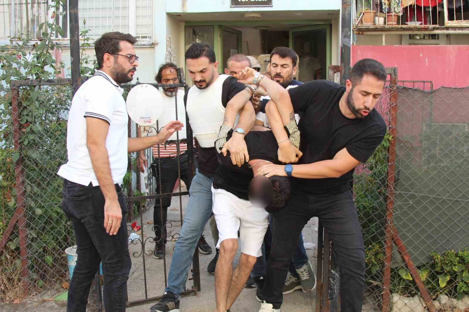 Teslim olmak istemeyen firari önce ateş açtı, sonra el bombasının pimini çekti