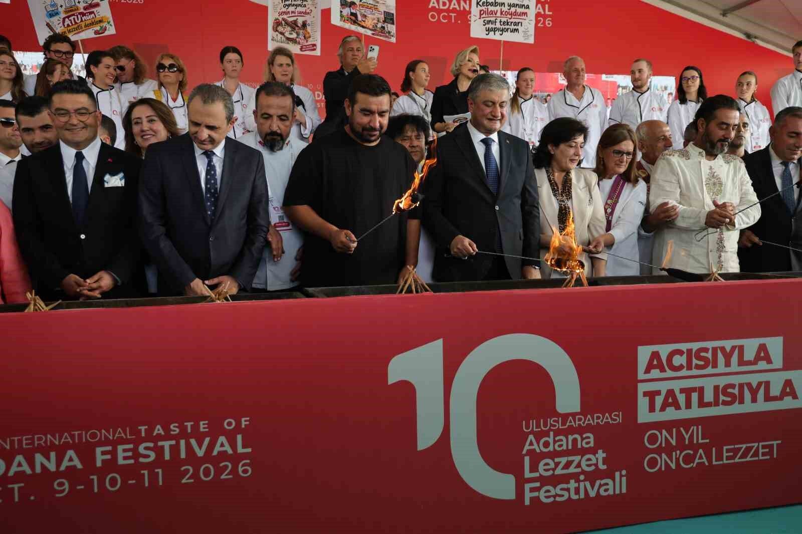 10'uncu Uluslararası Adana Lezzet Festivali'nin dev mangal ateşi yakıldı