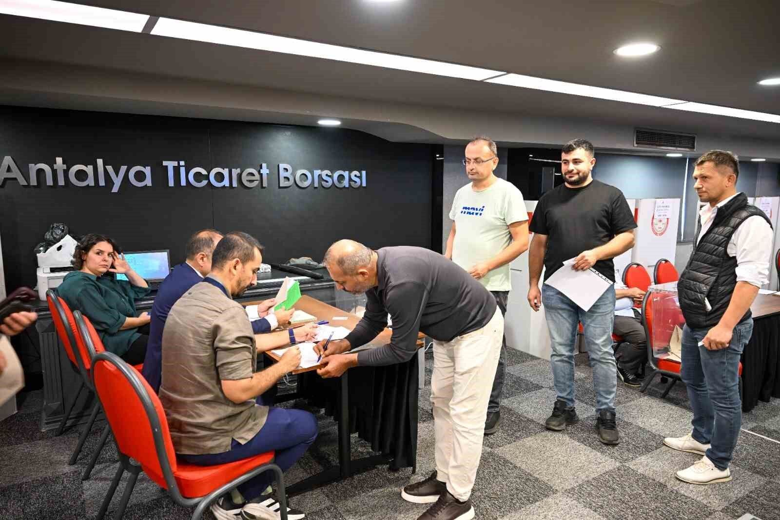 Antalya Ticaret Borsası'nda seçimin ilk turu tamamlandı