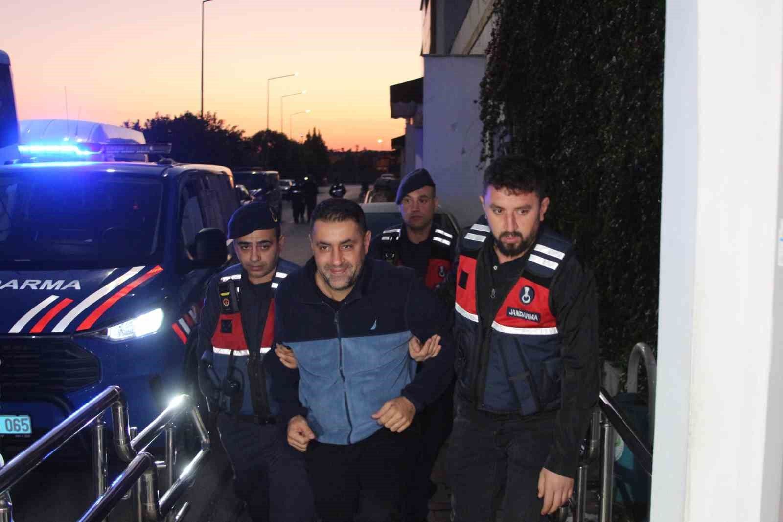 Çukurova Belediyesi operasyonunda Emrah Kozay, Soner Çetin ve diğer şüpheliler adliyeye sevk edildi