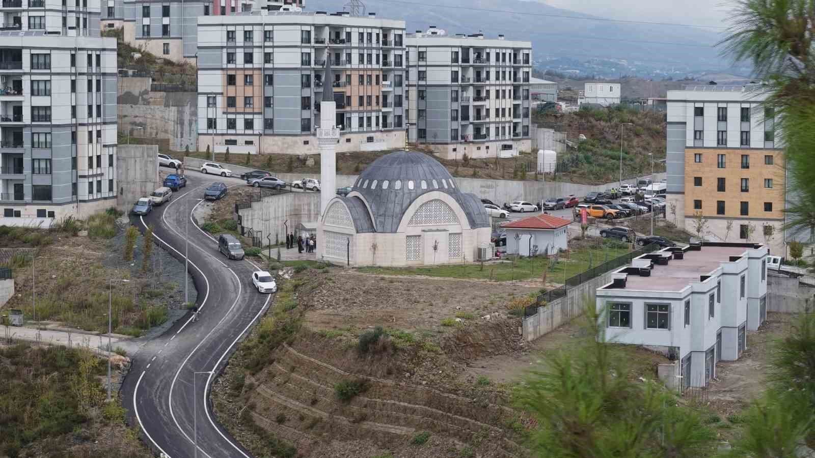Hatay'da depremin ardından inşa edilen 136'ncı cami ibadete açıldı