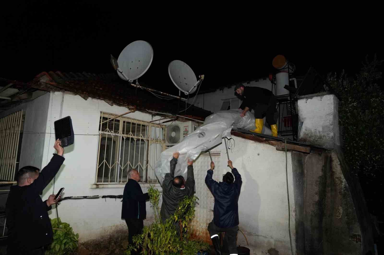 Kepez'de sağanak seferberliği: 101 ihbara müdahale edildi