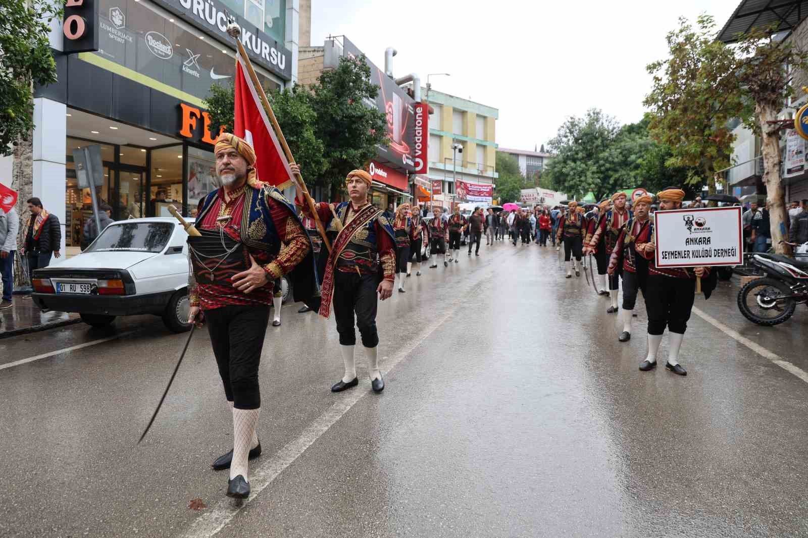 Kozan'da 10. İsmet Atlı Karakucak Güreşleri yağmura rağmen kortej yürüyüşüyle başladı
