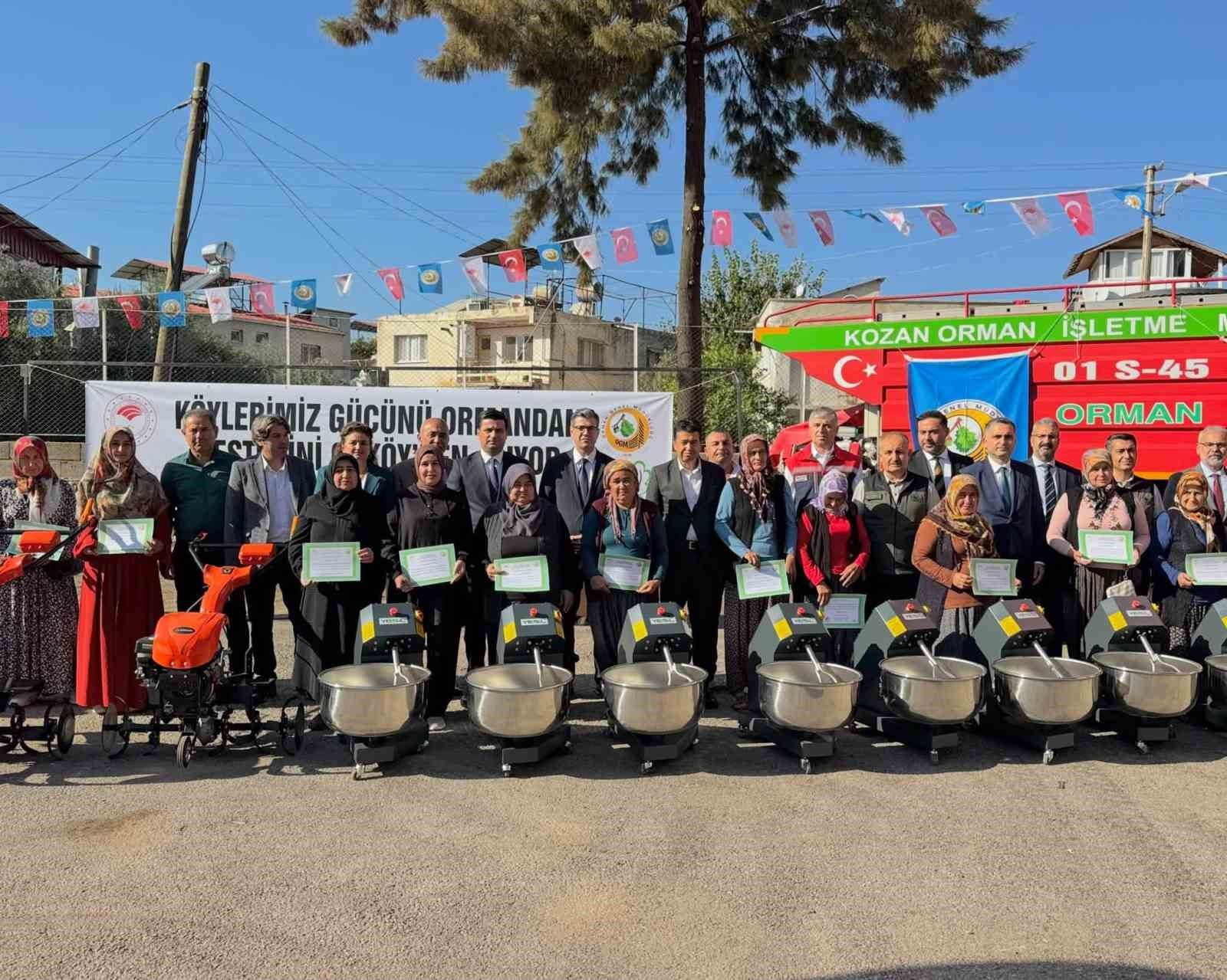 Kozan'da 27 kadına 840 bin liralık makine desteği