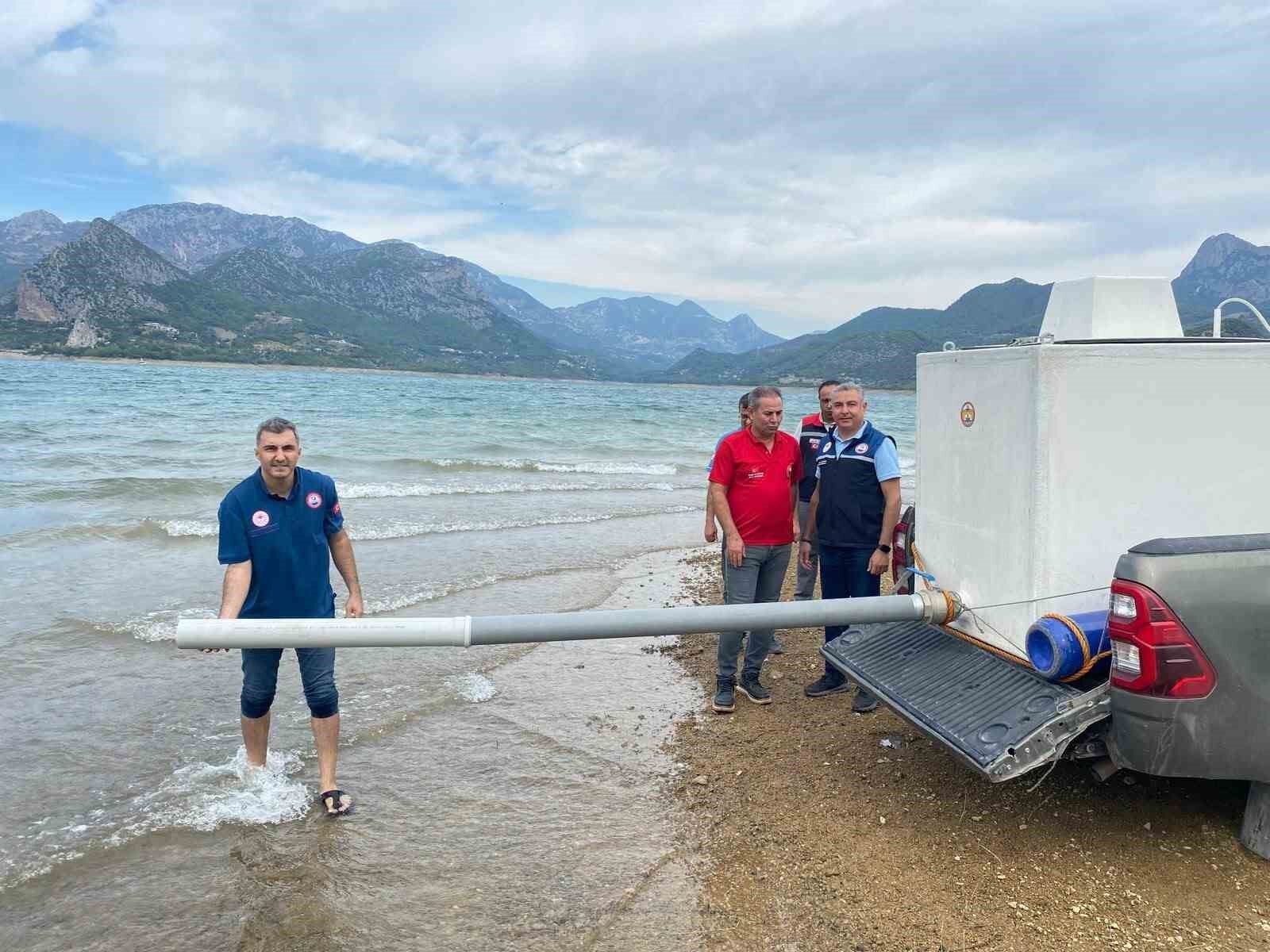 Kozan'da 665 bin sazan yavrusu baraj ve göletlere bırakıldı