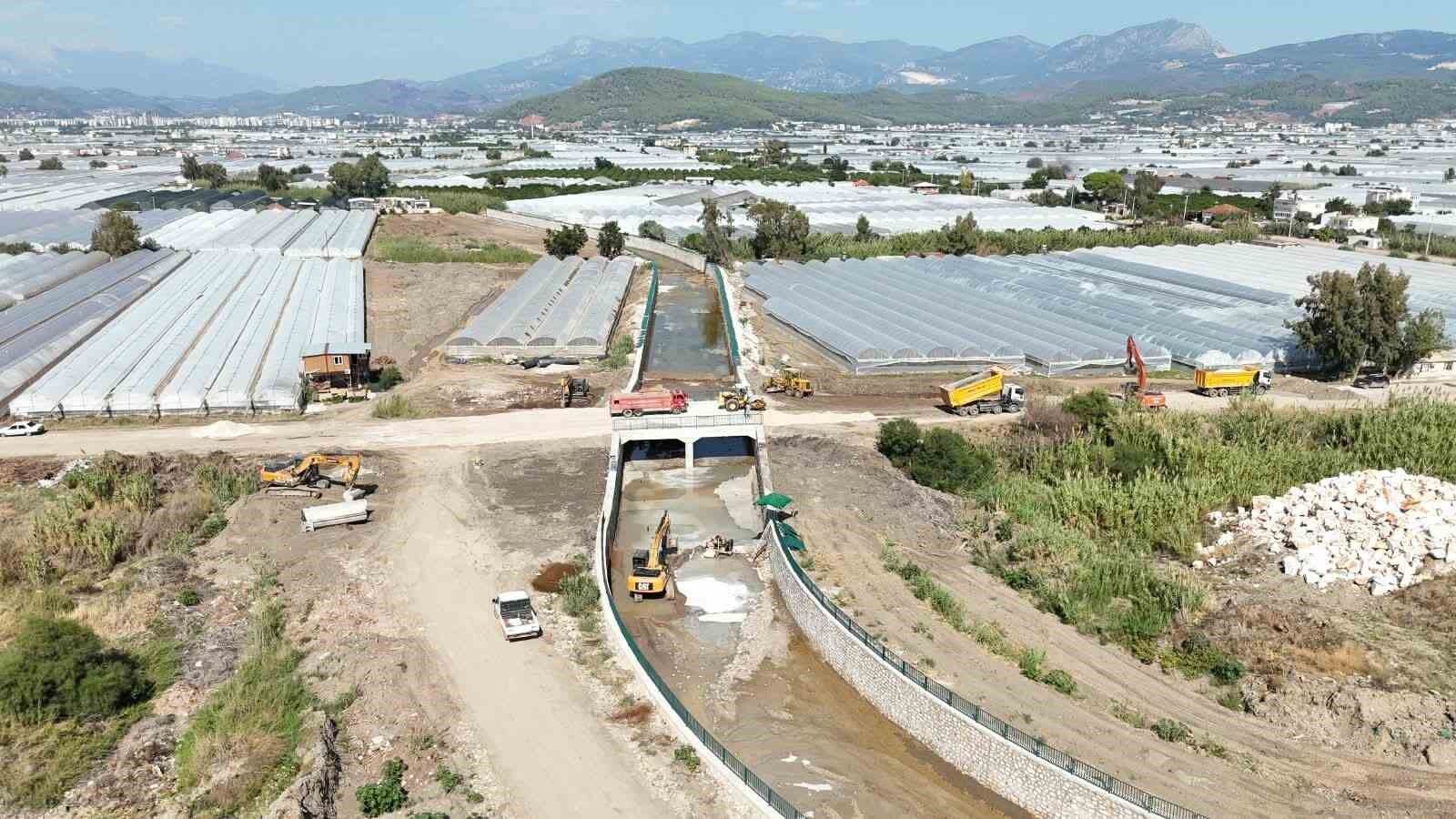 Kumluca'da sel ve taşkınlara karşı yapılan projenin yüzde 20'si tamamlandı