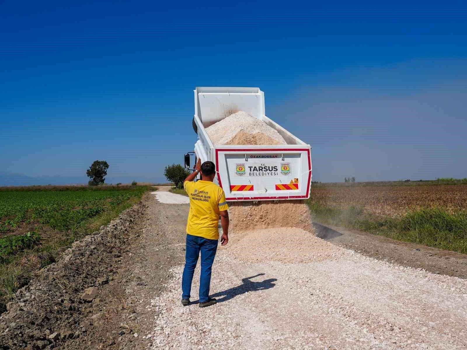 Tarsus'ta arazi yollarında bakım ve düzenleme çalışması